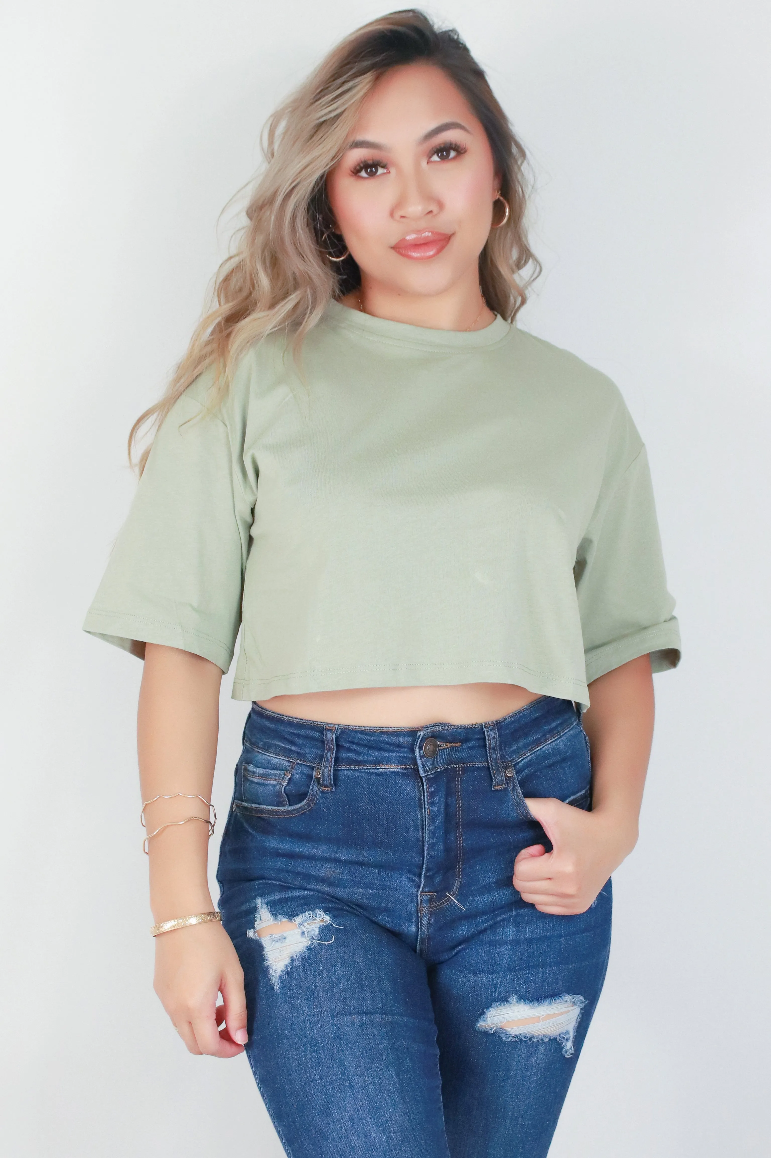 CREW NECK BOXY CROP TEE