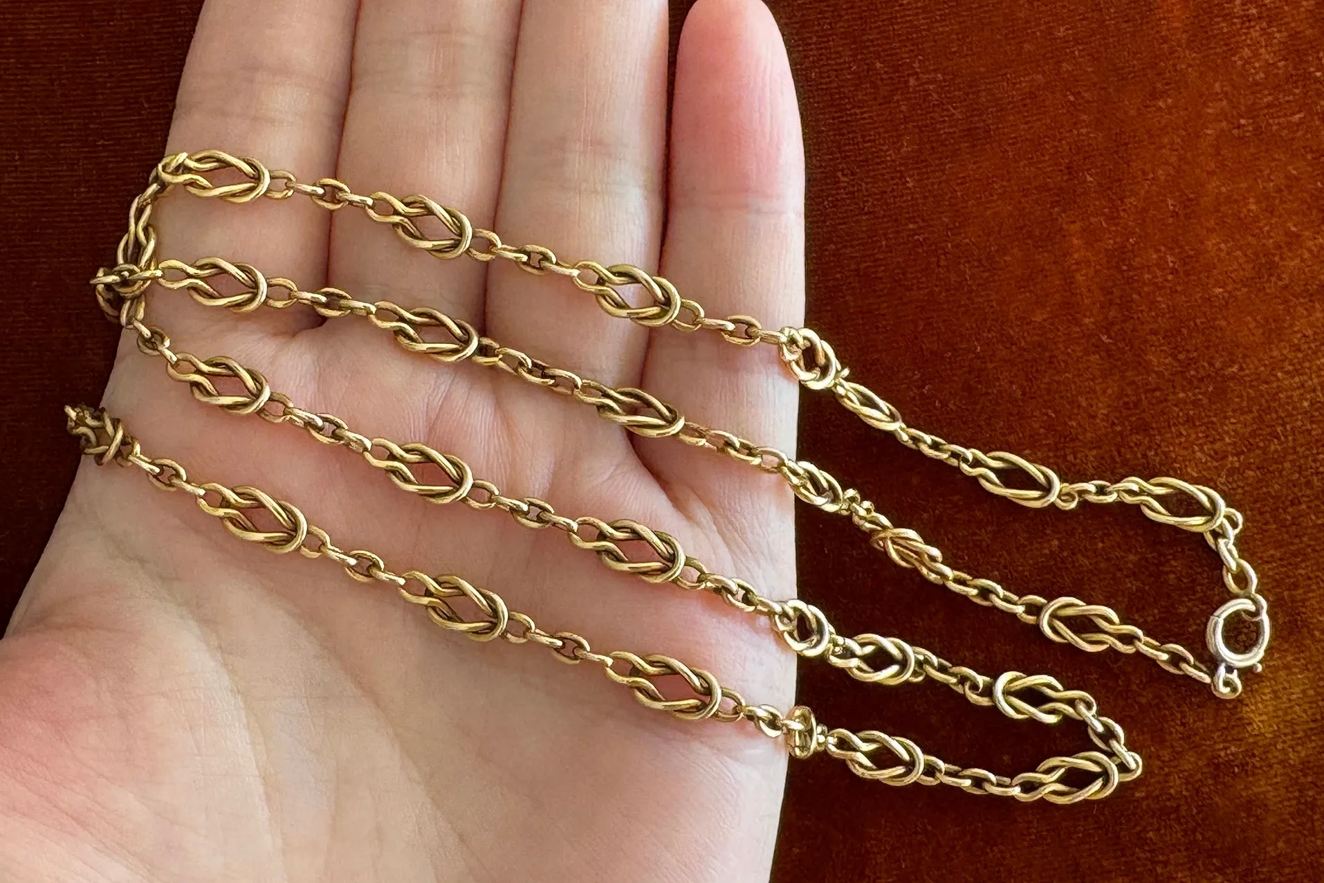 Late Victorian 'Lovers Knot' 18k Gold Chain