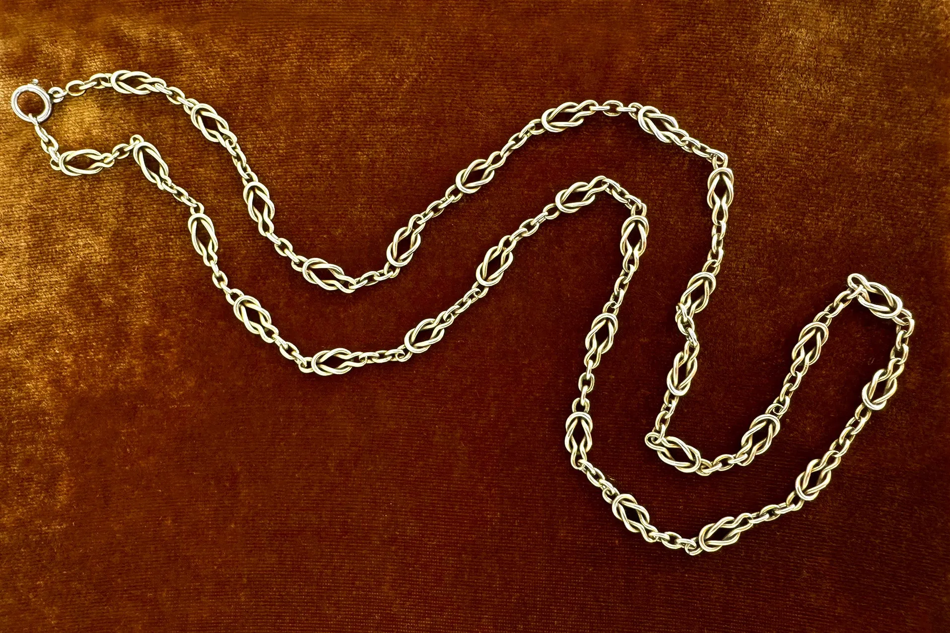 Late Victorian 'Lovers Knot' 18k Gold Chain